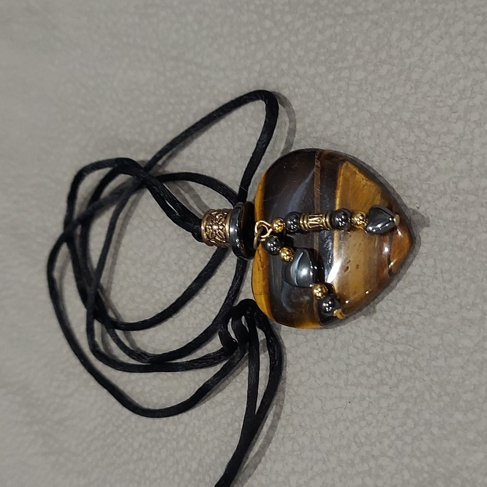 GEMSTONE HEART PENDANT NECKLACE